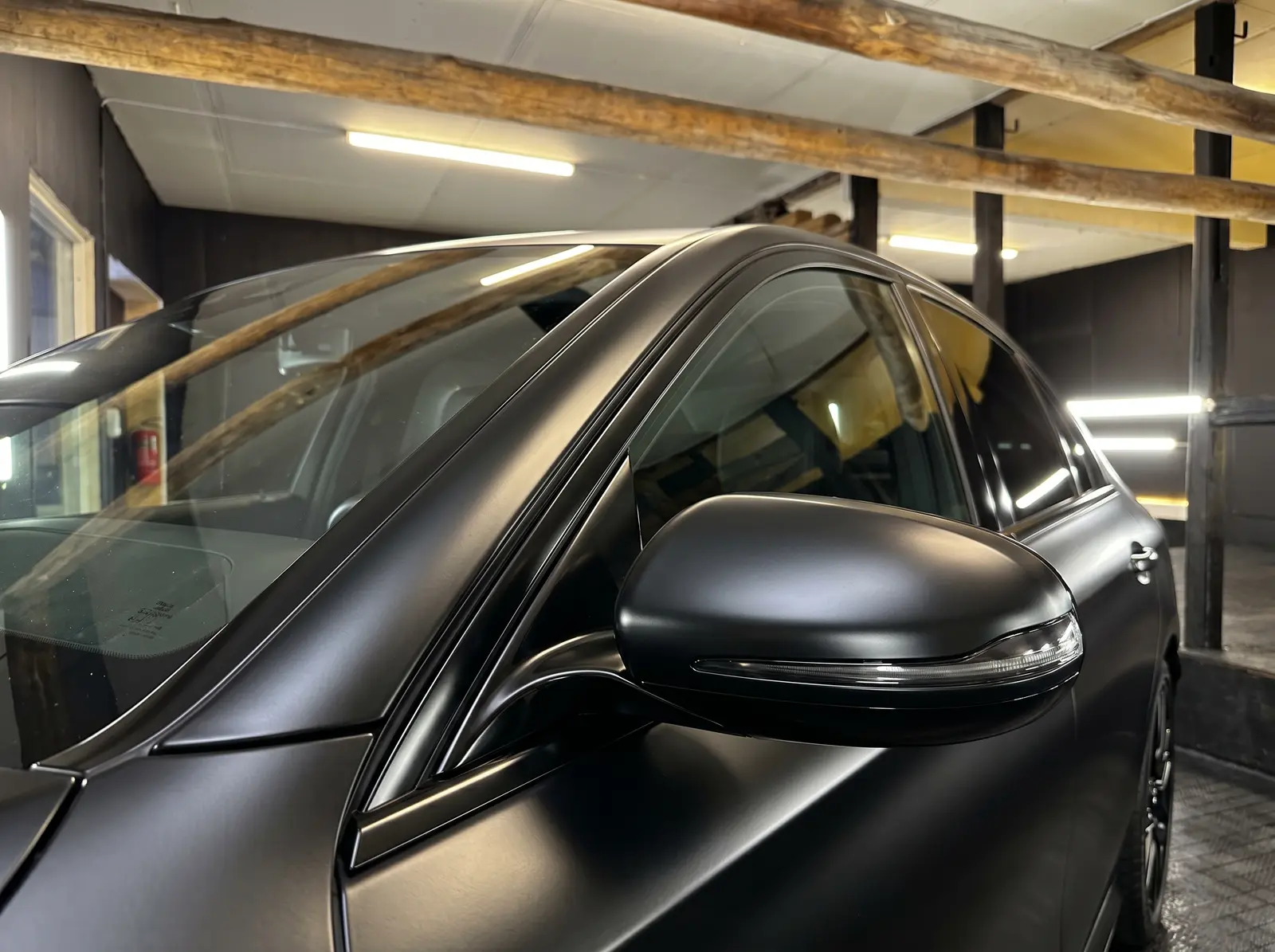 Chrome delete + Gloss black vinyl